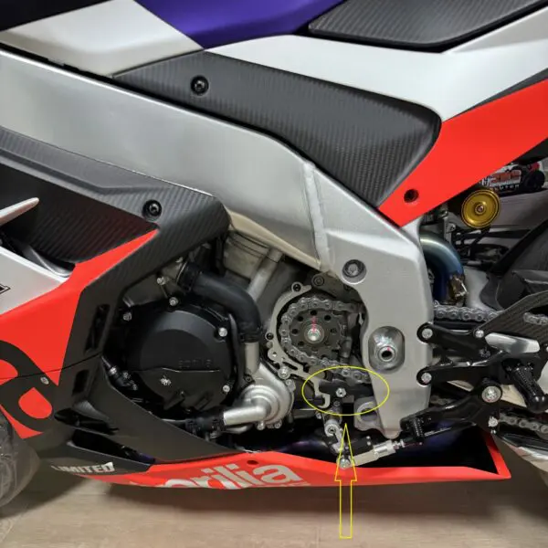Pattino scorricatena inferiore per copri pignone Flyhammer Aprilia Rsv4