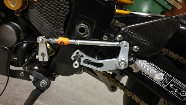 Quick shift Aprilia rsv tuono montato