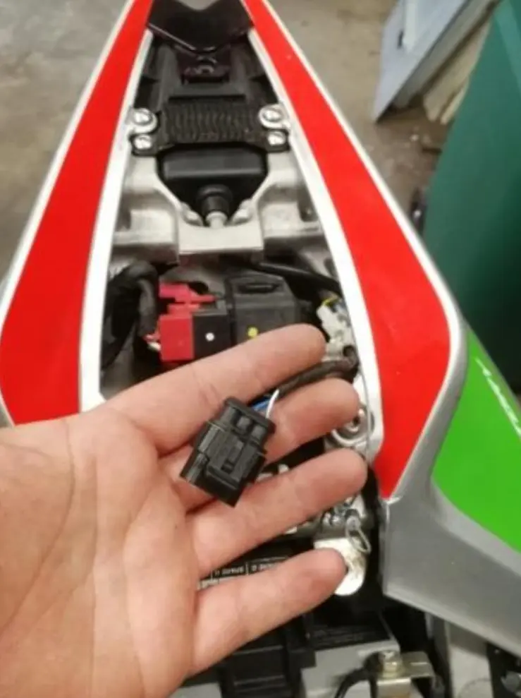 Installation Manual Aprilia Upmap T800 2 Diag connection 2009-2020 models