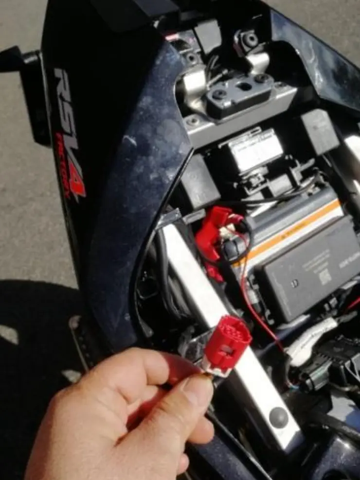 Installation Manual Aprilia Upmap T800 3 Diag connection 2021+ models