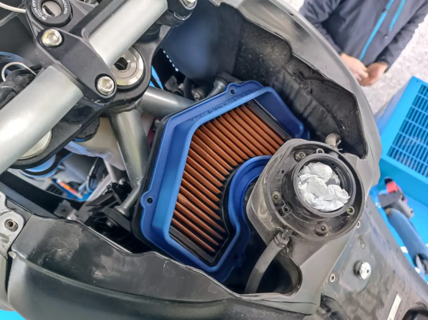 Installation Manual Tuareg 660 Stage 2 Airbox Kit 3 Step C: Install Stage 2 filter frame